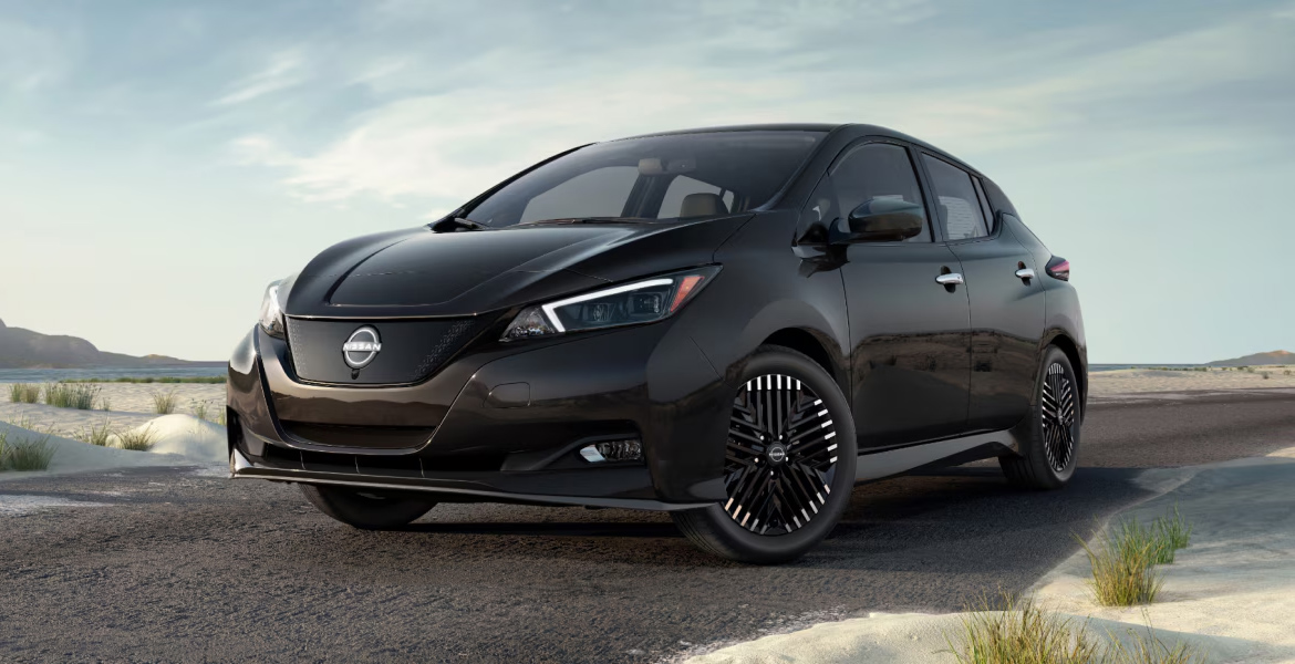 A Black 2025 Nissan LEAF