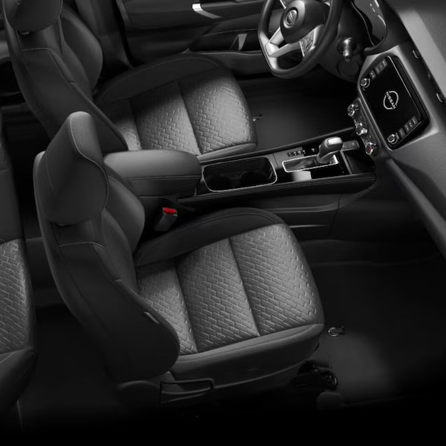 2025 Nissan Kicks Play Interior
